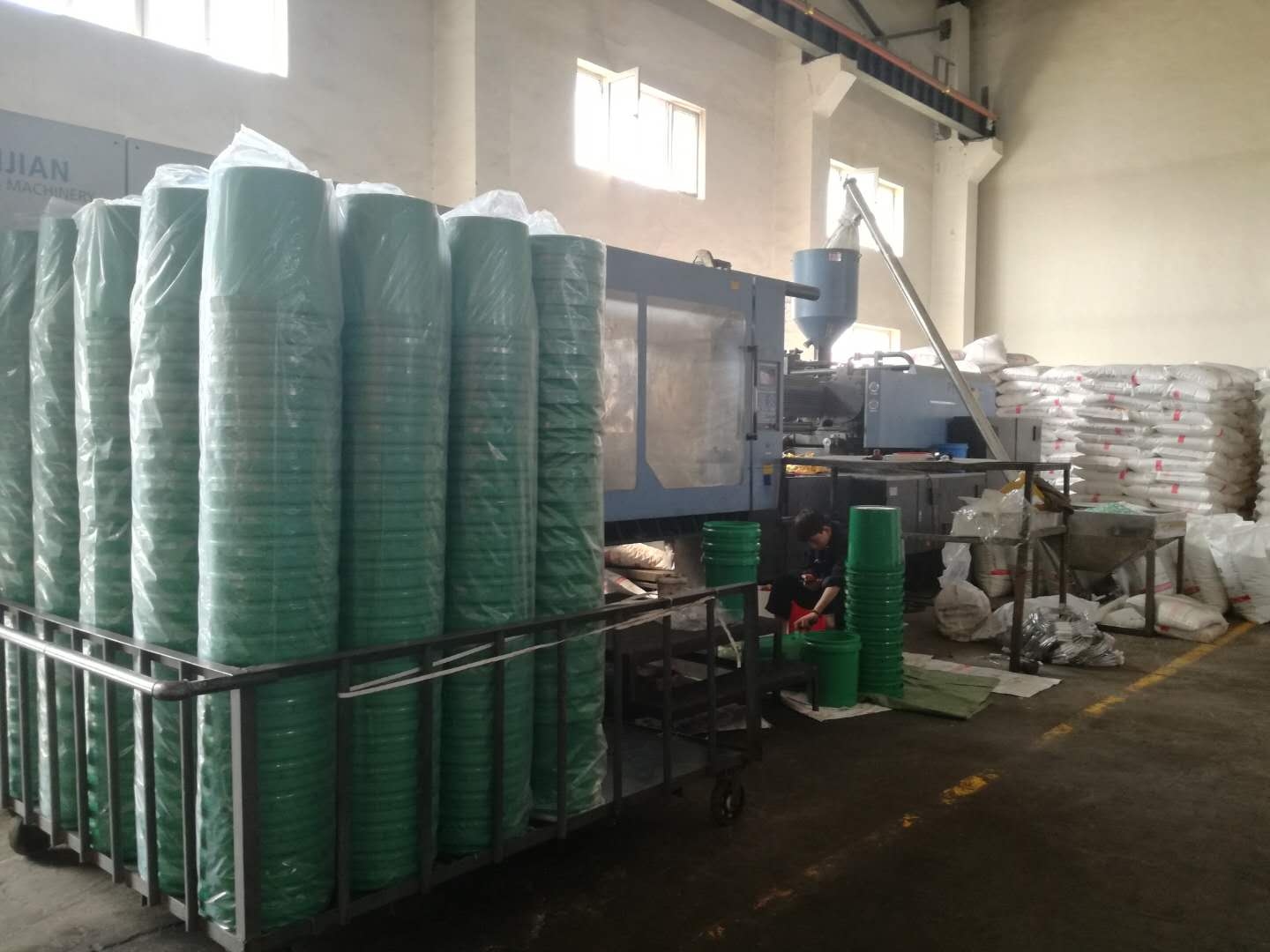 塑料模具厂网站故障应急指南 应找谁处理及企业建站重要性解析
